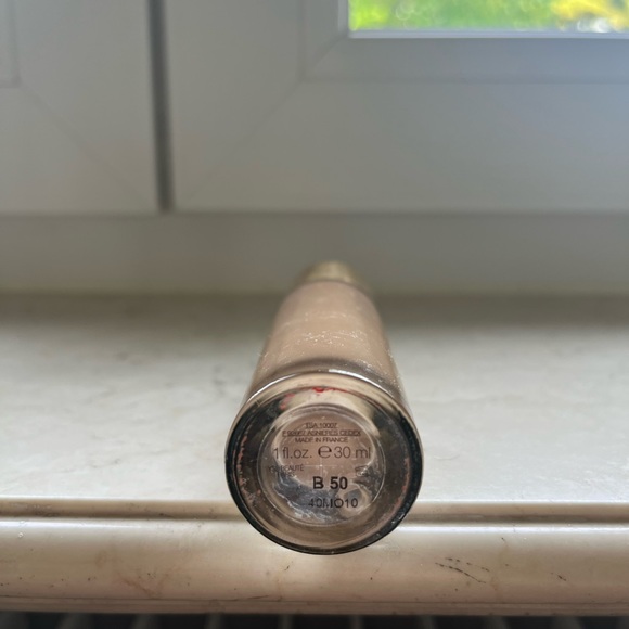 Yves Saint Laurent Touche Éclat Le Teint Foundation SPF22, B50 - Picture 2 of 2